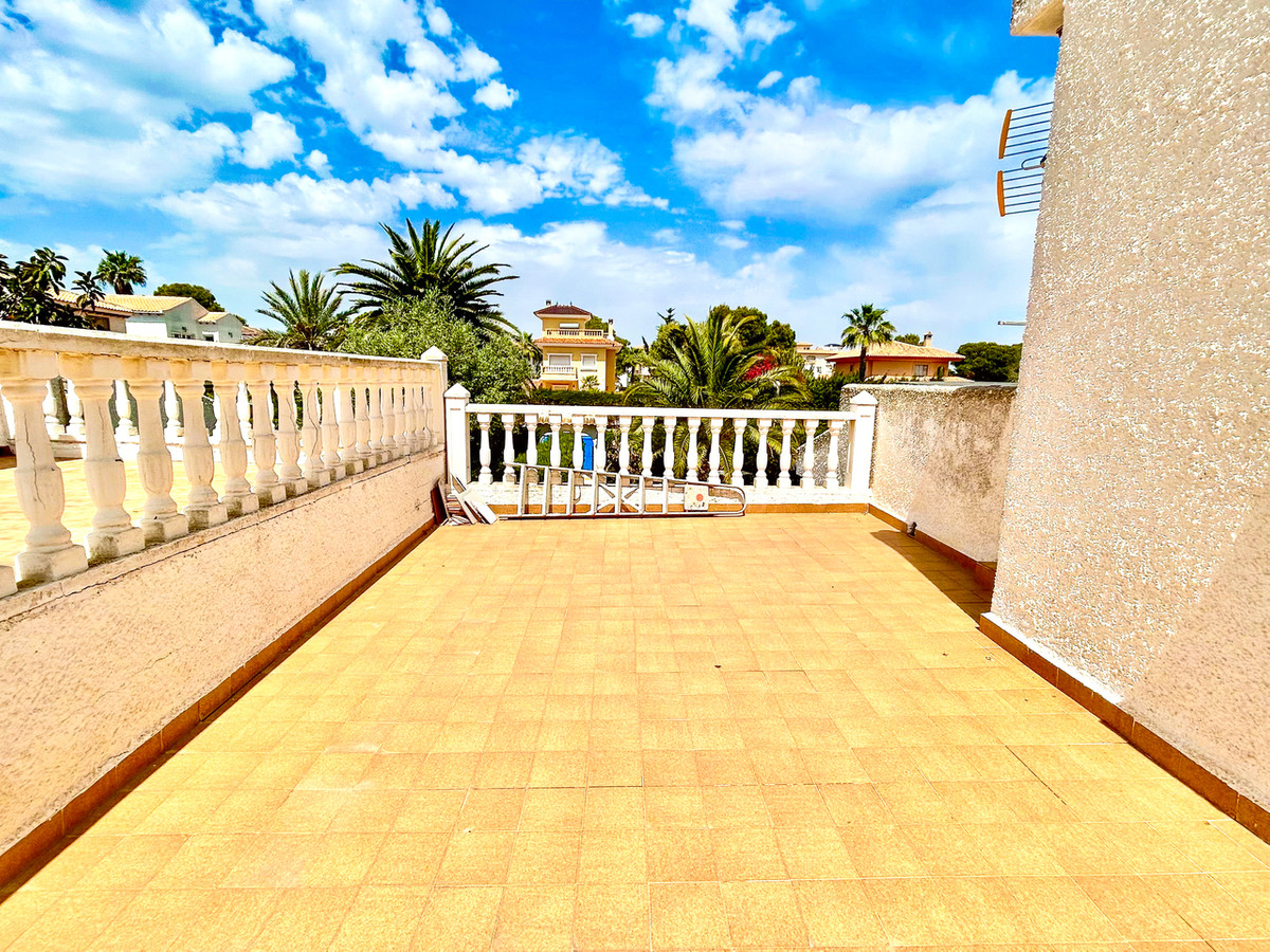 For sale - 3 Bedroom 2 Bathroom House - Detached Villa in Orihuela - La Zenia  - Alicante
