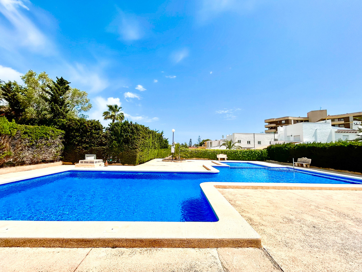 For sale - 3 Bedroom 2 Bathroom House - Detached Villa in Orihuela - La Zenia  - Alicante
