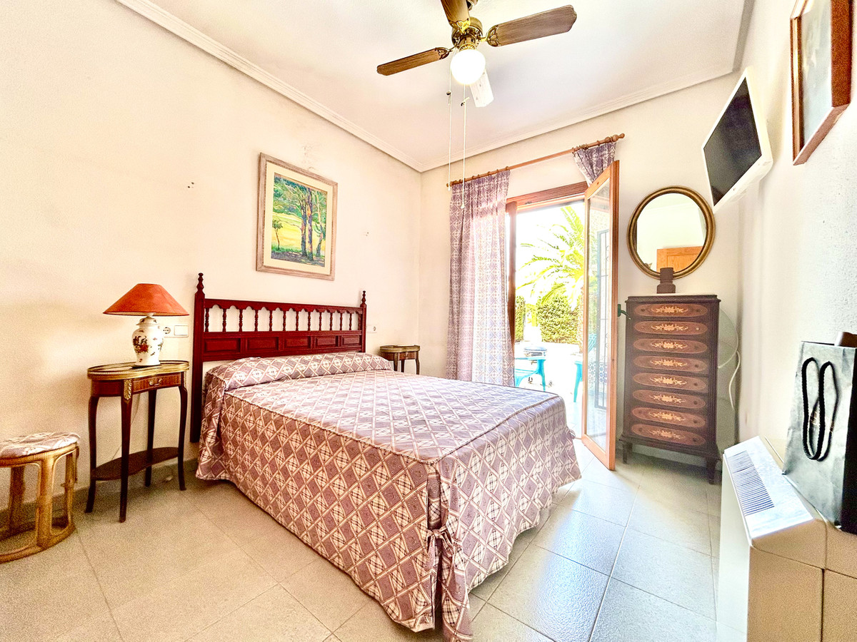 For sale - 3 Bedroom 2 Bathroom House - Detached Villa in Orihuela - La Zenia  - Alicante
