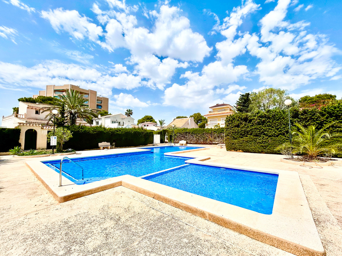For sale - 3 Bedroom 2 Bathroom House - Detached Villa in Orihuela - La Zenia  - Alicante