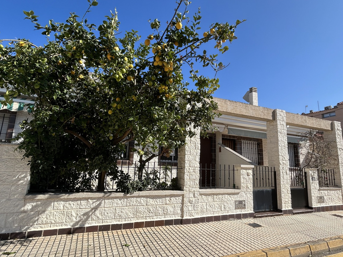 For sale - 4 Bedroom 2 Bathroom House - Townhouse in Pilar de la Horadada - Torre de la Horadada  - Alicante
