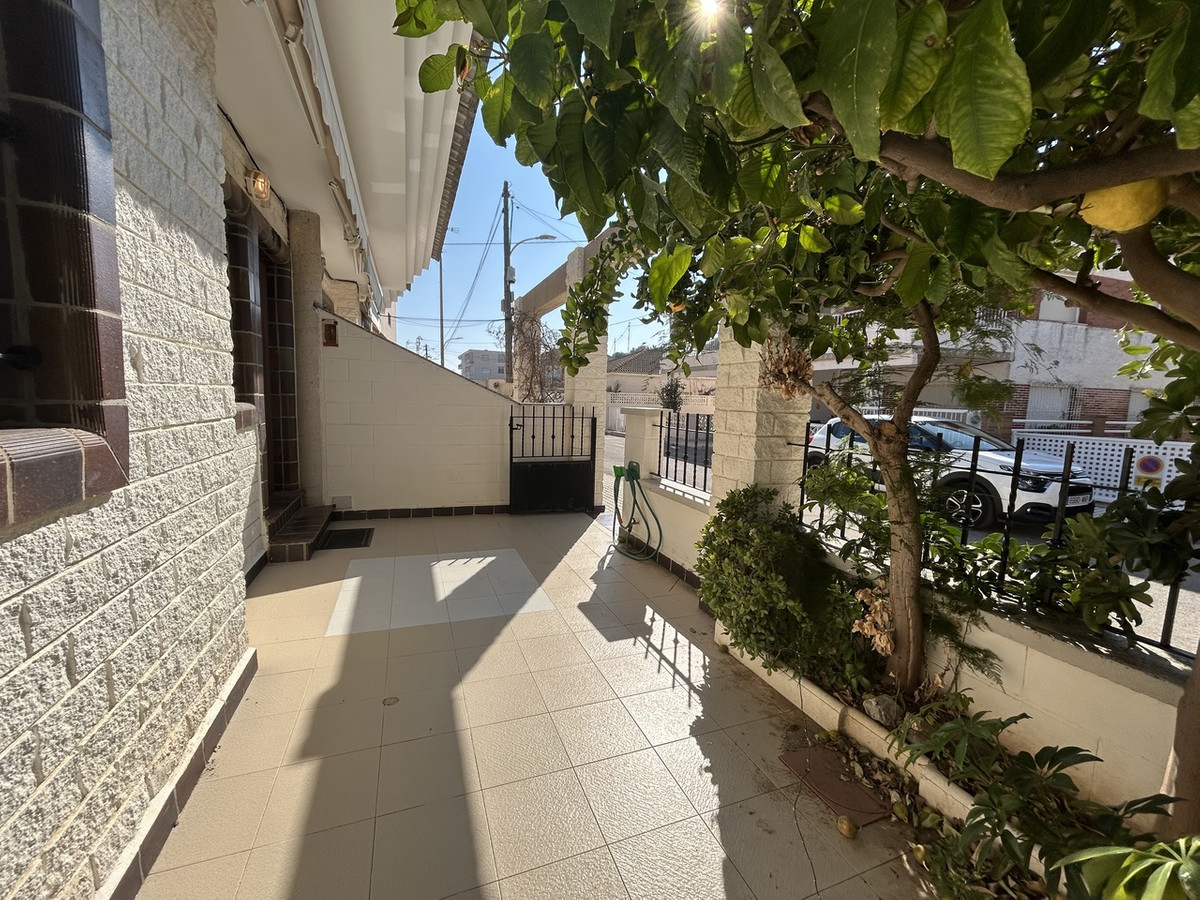For sale - 4 Bedroom 2 Bathroom House - Townhouse in Pilar de la Horadada - Torre de la Horadada  - Alicante