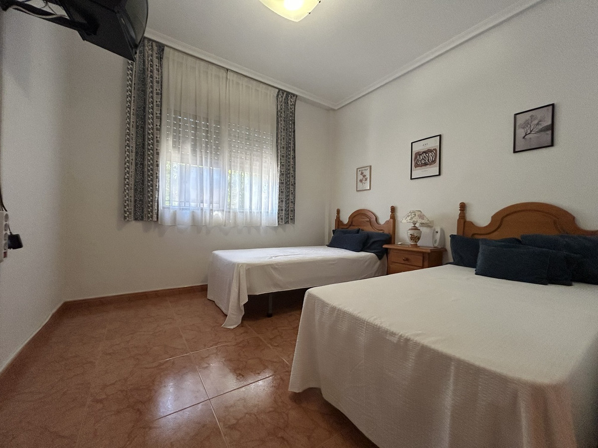 For sale - 4 Bedroom 2 Bathroom House - Townhouse in Pilar de la Horadada - Torre de la Horadada  - Alicante
