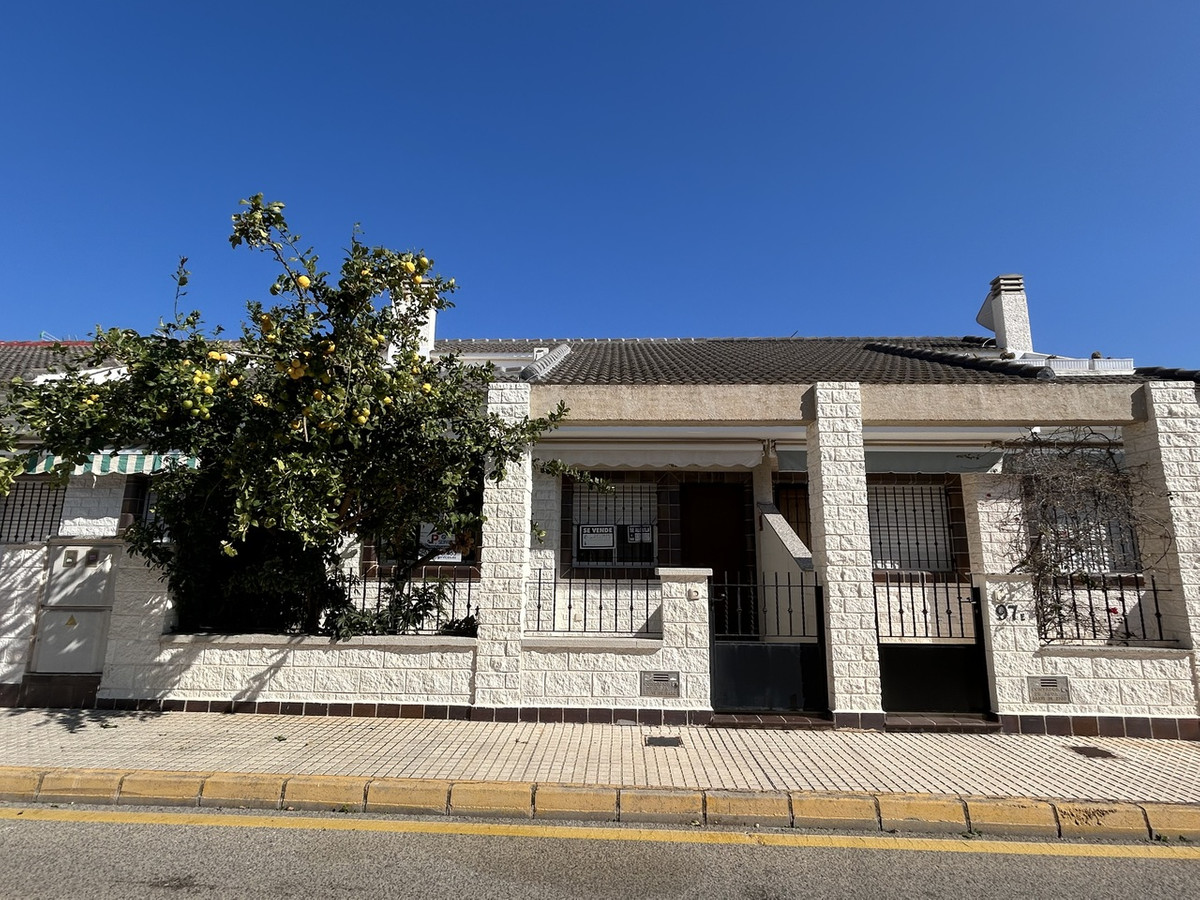 For sale - 4 Bedroom 2 Bathroom House - Townhouse in Pilar de la Horadada - Torre de la Horadada  - Alicante