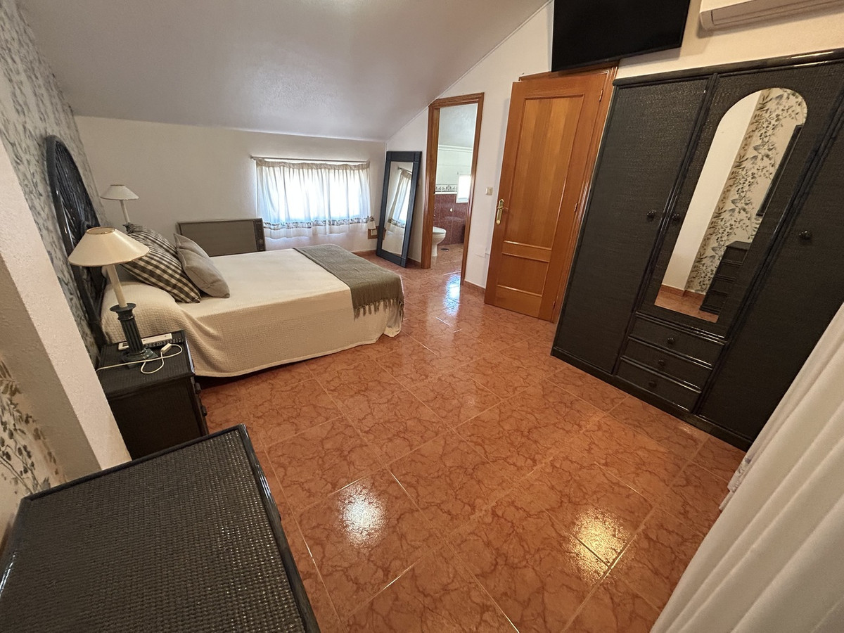 For sale - 4 Bedroom 2 Bathroom House - Townhouse in Pilar de la Horadada - Torre de la Horadada  - Alicante