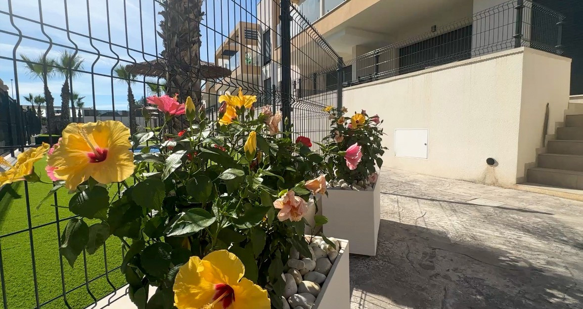 For sale - 2 Bedroom 2 Bathroom House - Bungalow in Orihuela - Villamartin  - Alicante