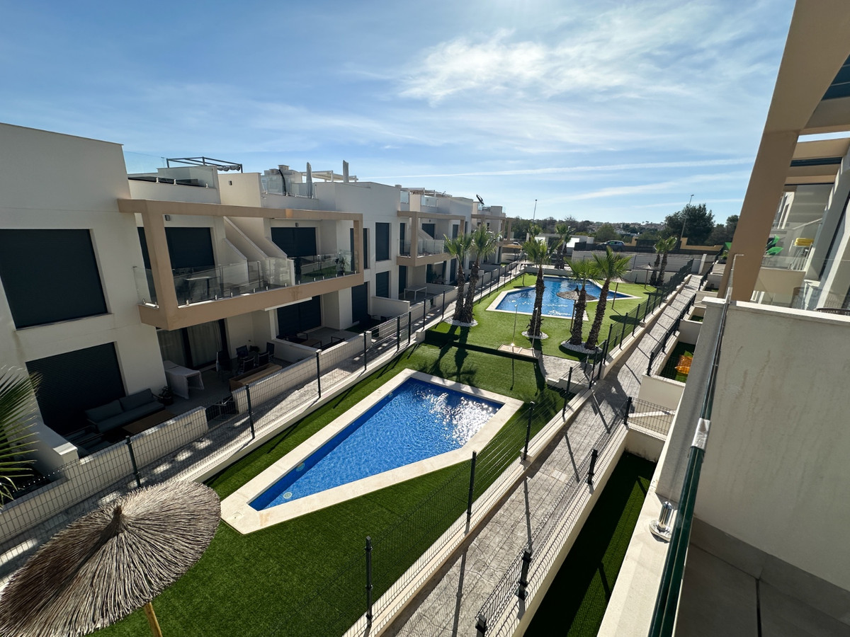 For sale - 2 Bedroom 2 Bathroom House - Bungalow in Orihuela - Villamartin  - Alicante