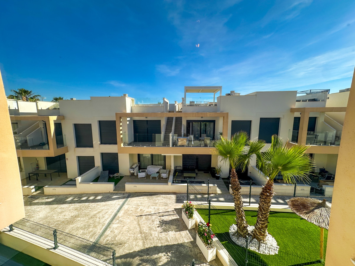 For sale - 2 Bedroom 2 Bathroom House - Bungalow in Orihuela - Villamartin  - Alicante