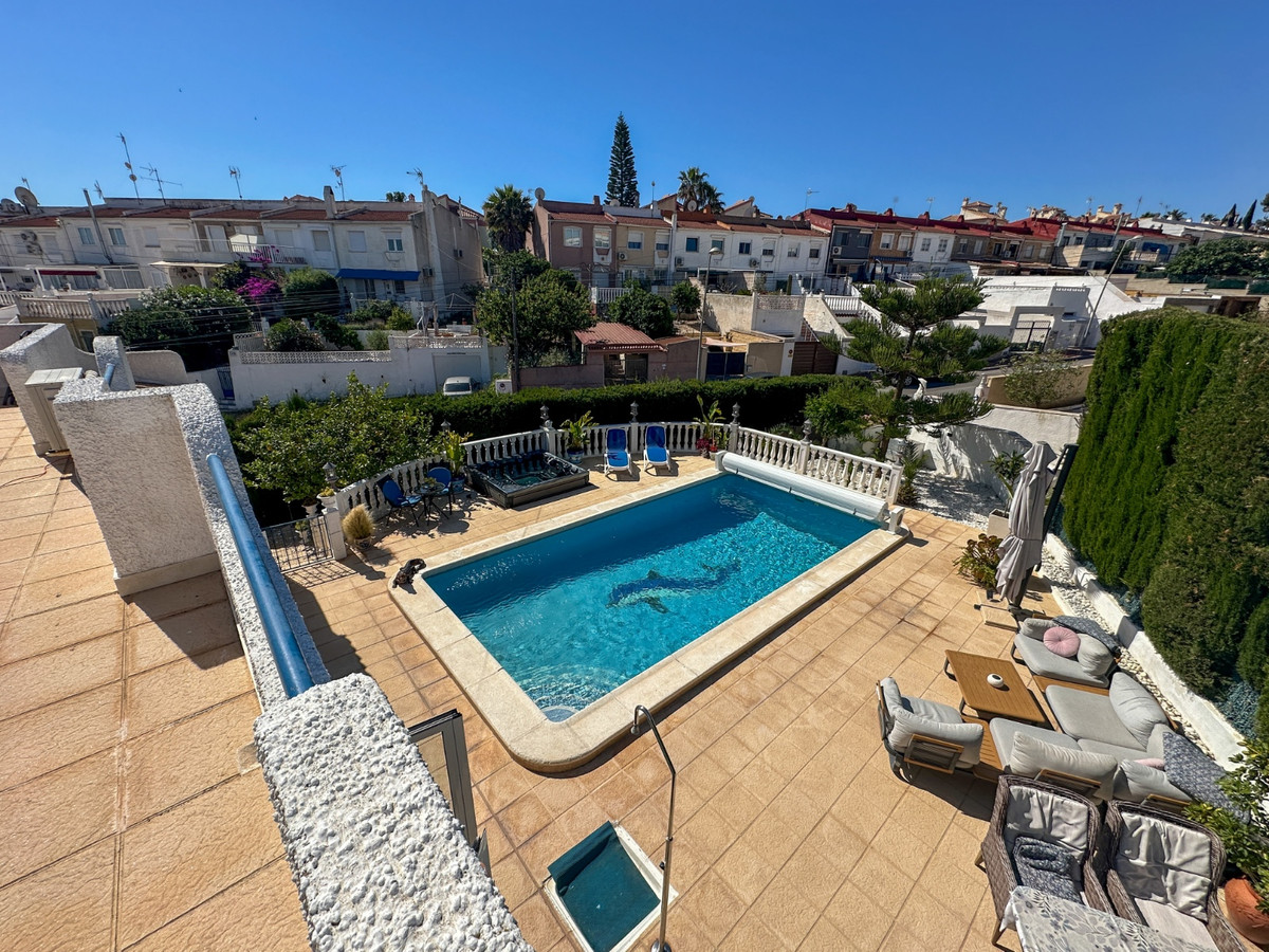 For sale - 2 Bedroom 2 Bathroom House - Townhouse in Torrevieja - Torrevieja Centro  - Alicante