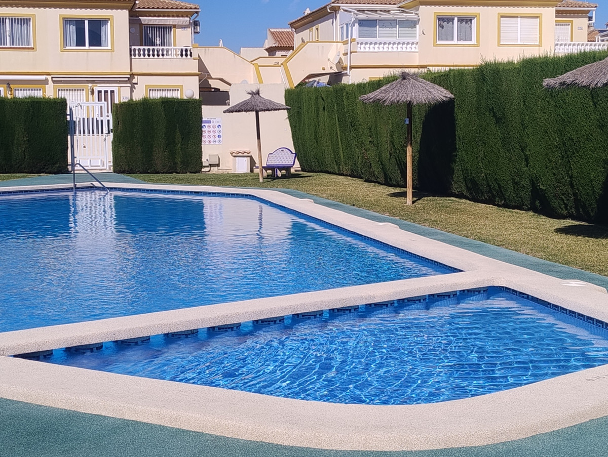 For sale - 2 Bedroom 1 Bathroom House - Bungalow in Orihuela - Orihuela Costa  - Alicante