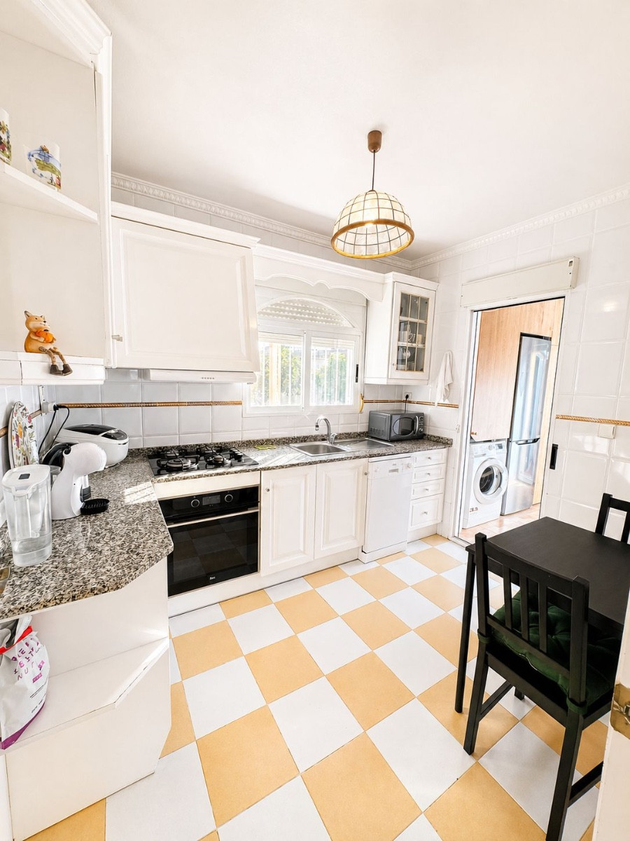 For sale - 3 Bedroom 2 Bathroom House - Detached Villa in Torrevieja - Torrevieja Centro  - Alicante