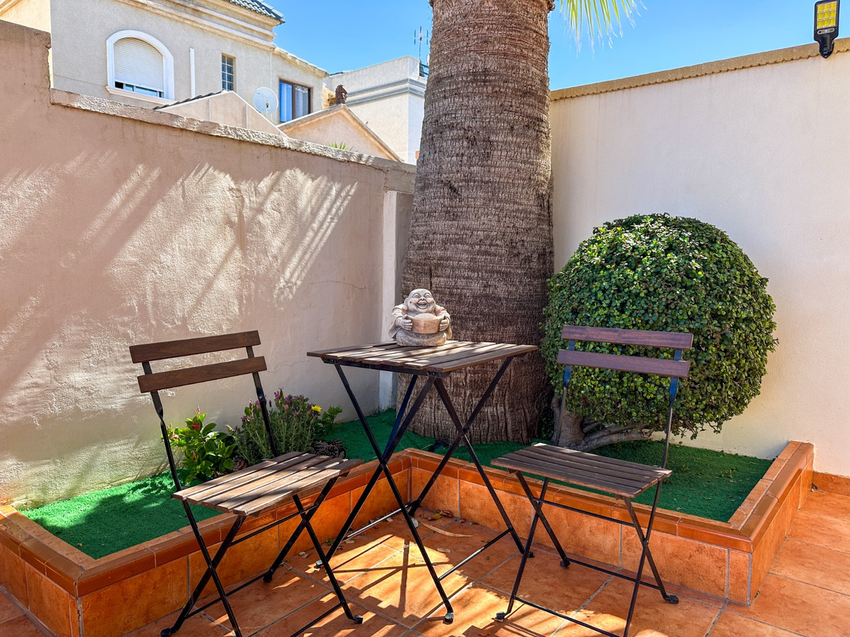 For sale - 3 Bedroom 2 Bathroom House - Detached Villa in Torrevieja - Torrevieja Centro  - Alicante