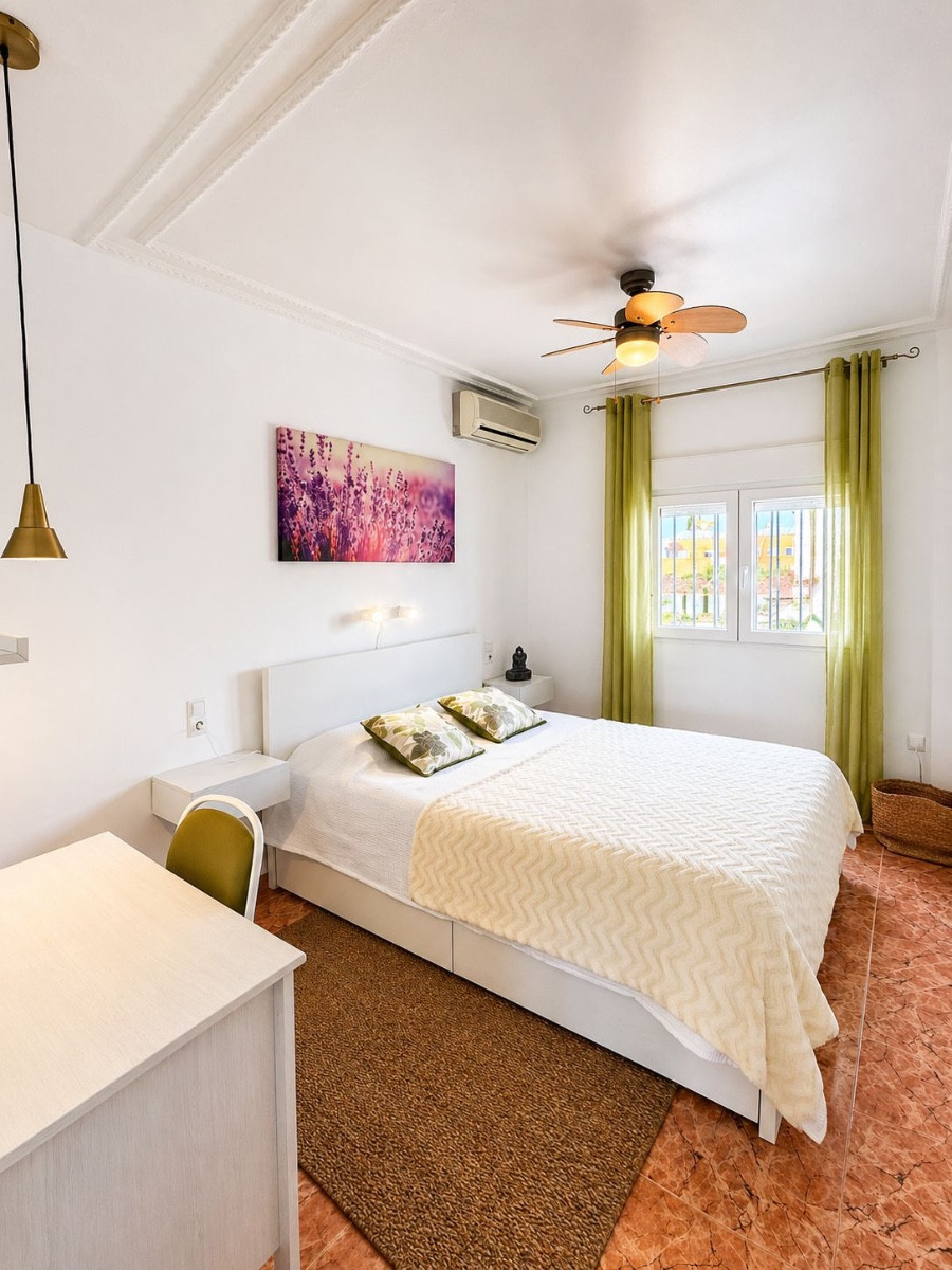 For sale - 3 Bedroom 2 Bathroom House - Detached Villa in Torrevieja - Torrevieja Centro  - Alicante