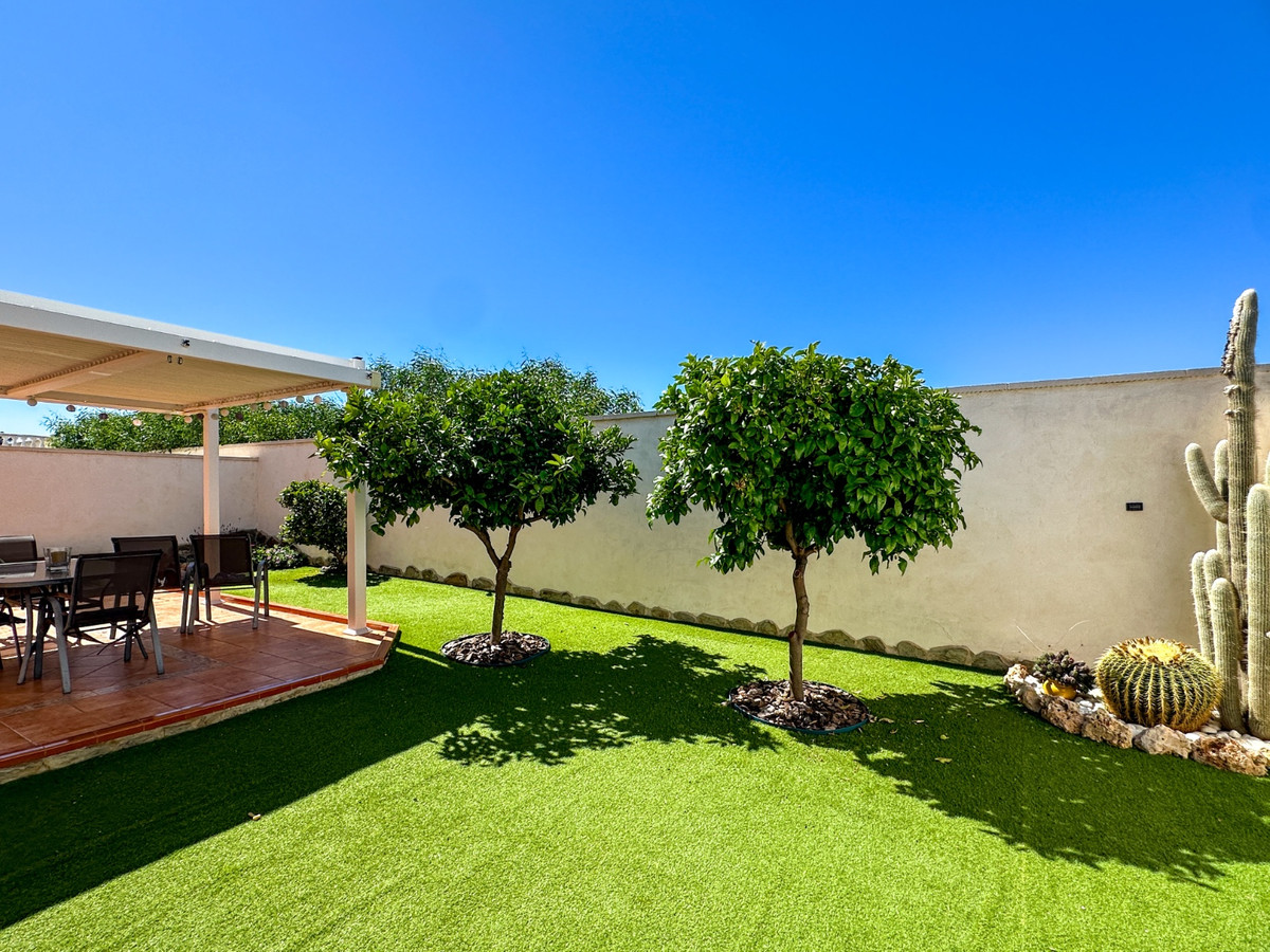 For sale - 3 Bedroom 2 Bathroom House - Detached Villa in Torrevieja - Torrevieja Centro  - Alicante