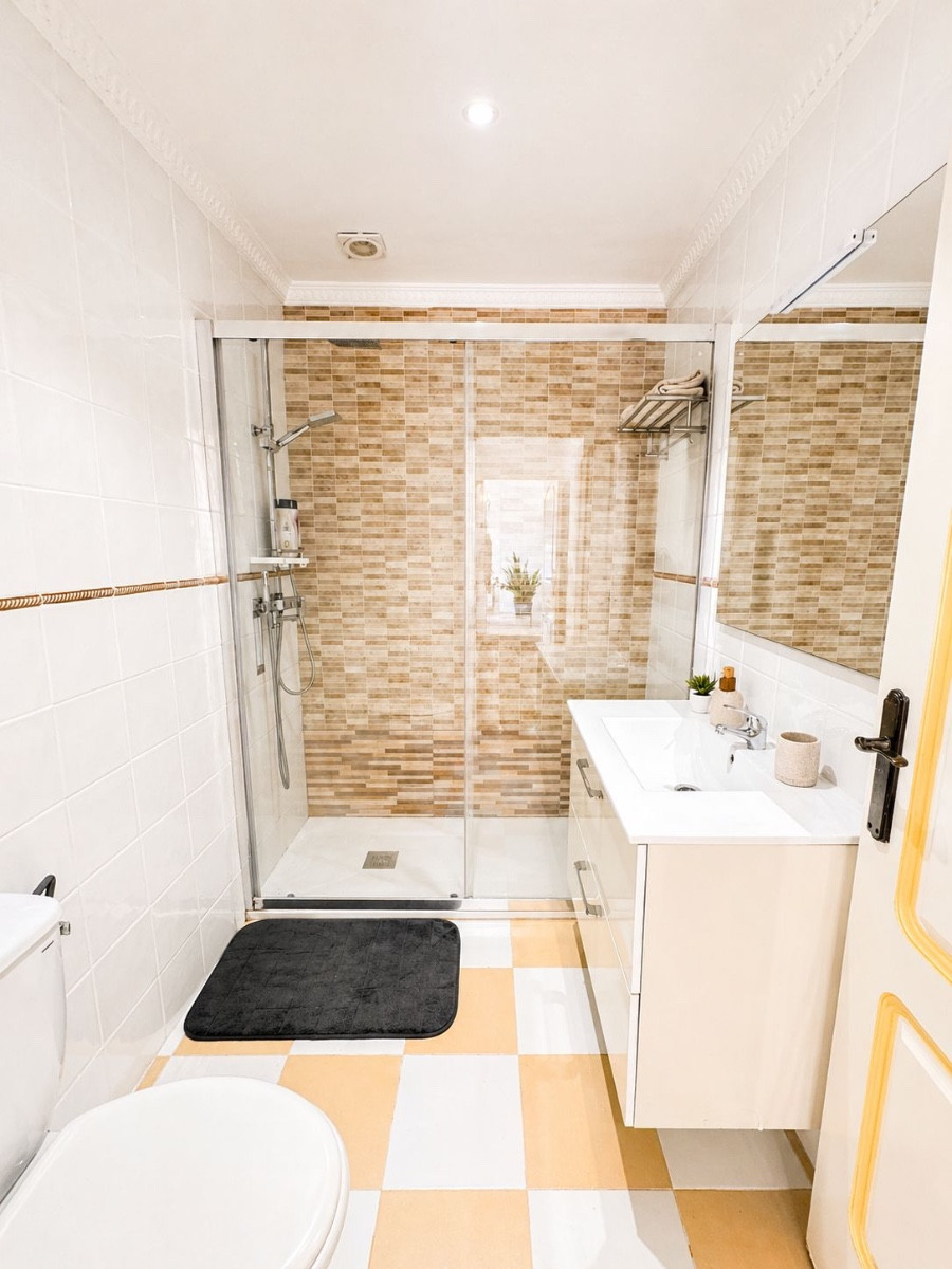 For sale - 3 Bedroom 2 Bathroom House - Detached Villa in Torrevieja - Torrevieja Centro  - Alicante