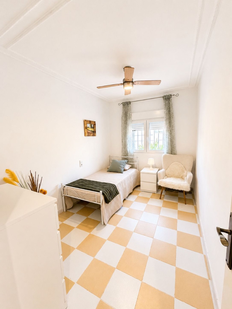 For sale - 3 Bedroom 2 Bathroom House - Detached Villa in Torrevieja - Torrevieja Centro  - Alicante