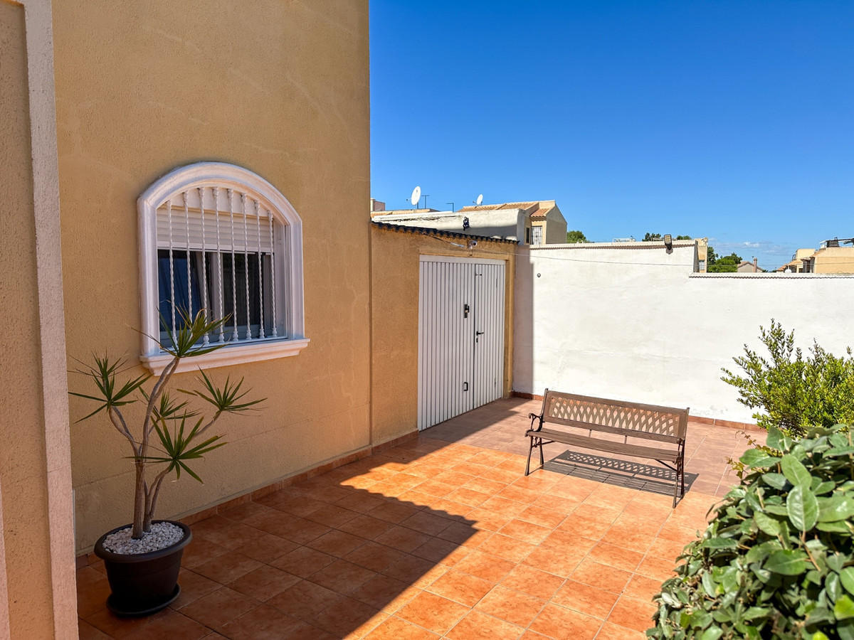 For sale - 3 Bedroom 2 Bathroom House - Detached Villa in Torrevieja - Torrevieja Centro  - Alicante