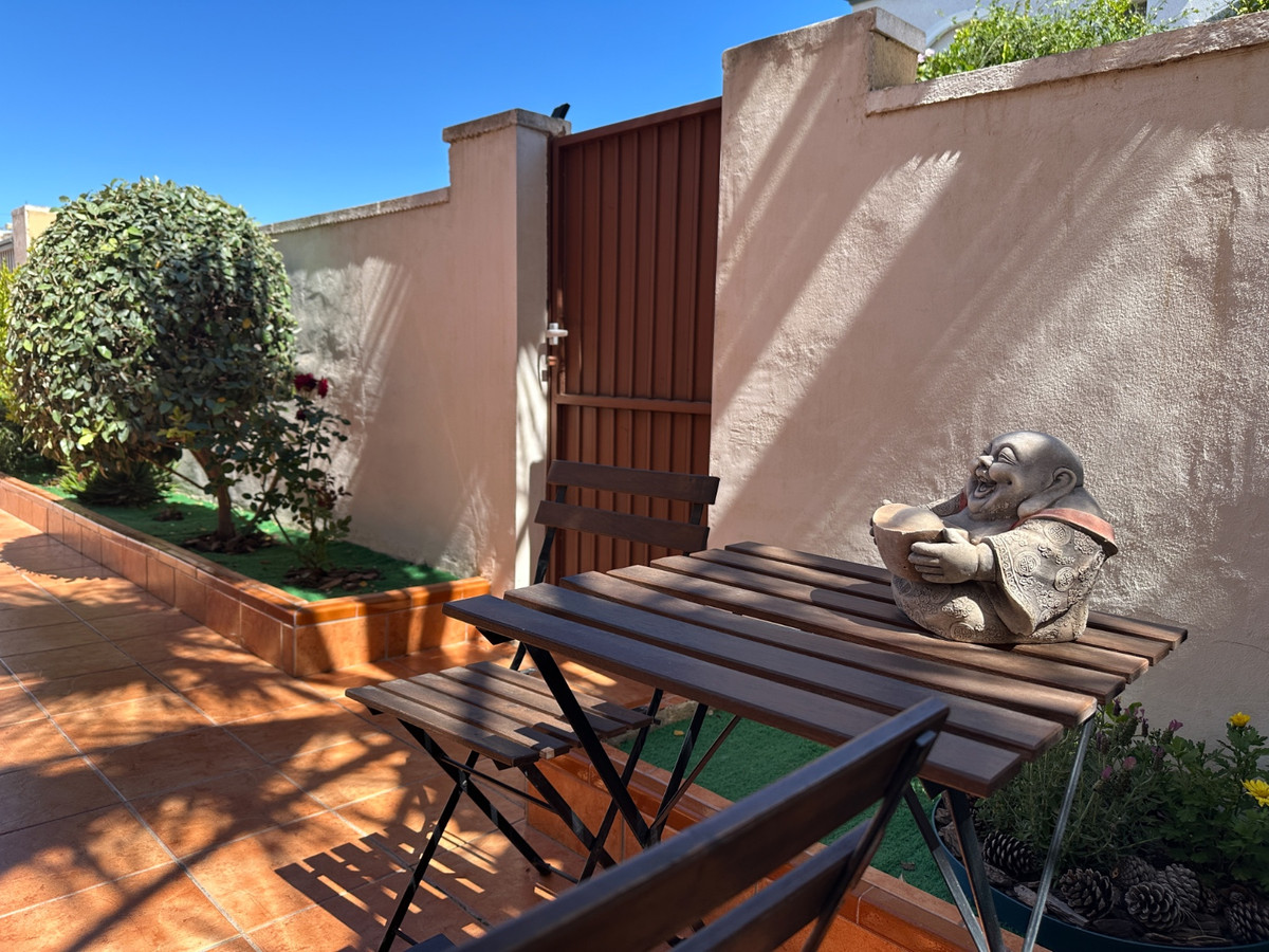 For sale - 3 Bedroom 2 Bathroom House - Detached Villa in Torrevieja - Torrevieja Centro  - Alicante