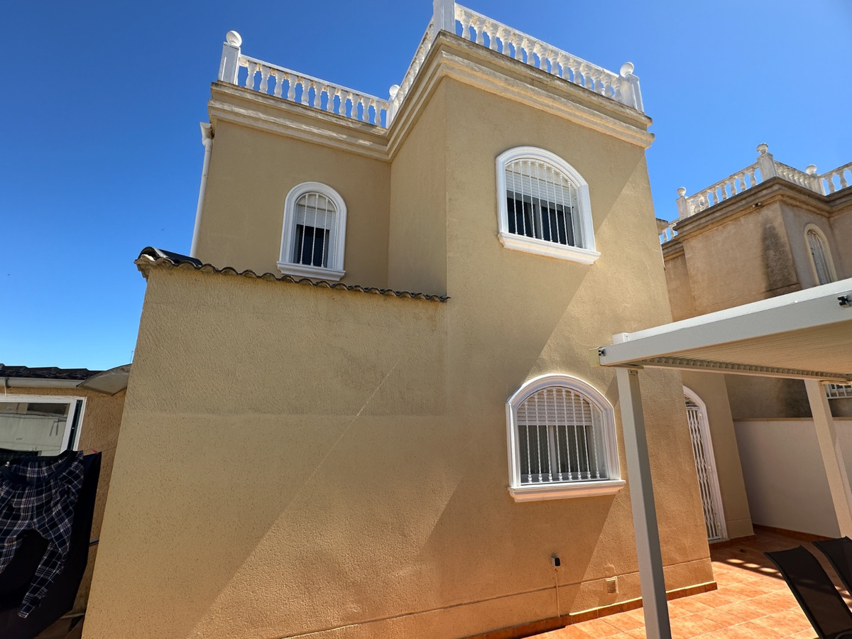 For sale - 3 Bedroom 2 Bathroom House - Detached Villa in Torrevieja - Torrevieja Centro  - Alicante