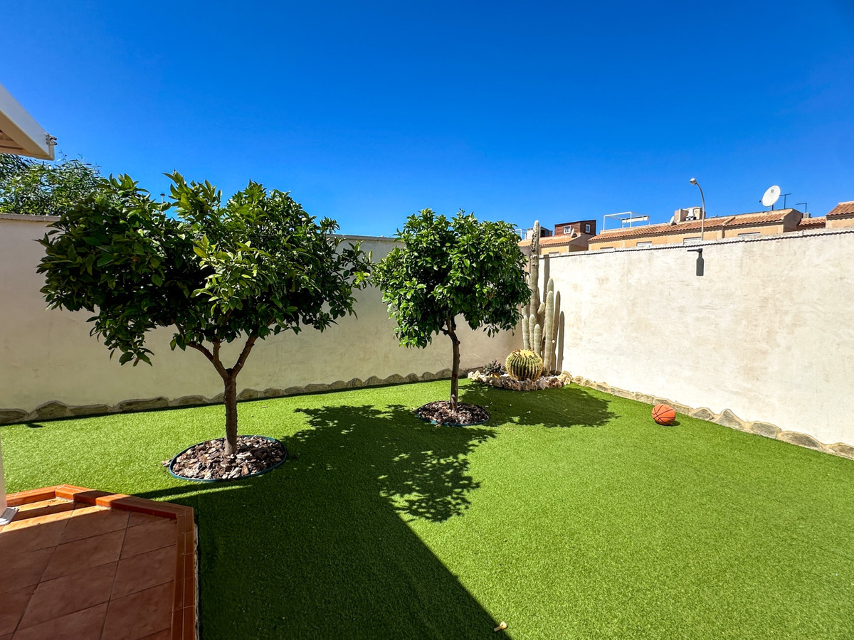 For sale - 3 Bedroom 2 Bathroom House - Detached Villa in Torrevieja - Torrevieja Centro  - Alicante