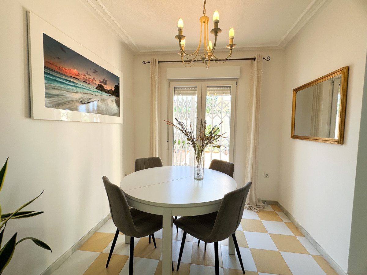For sale - 3 Bedroom 2 Bathroom House - Detached Villa in Torrevieja - Torrevieja Centro  - Alicante