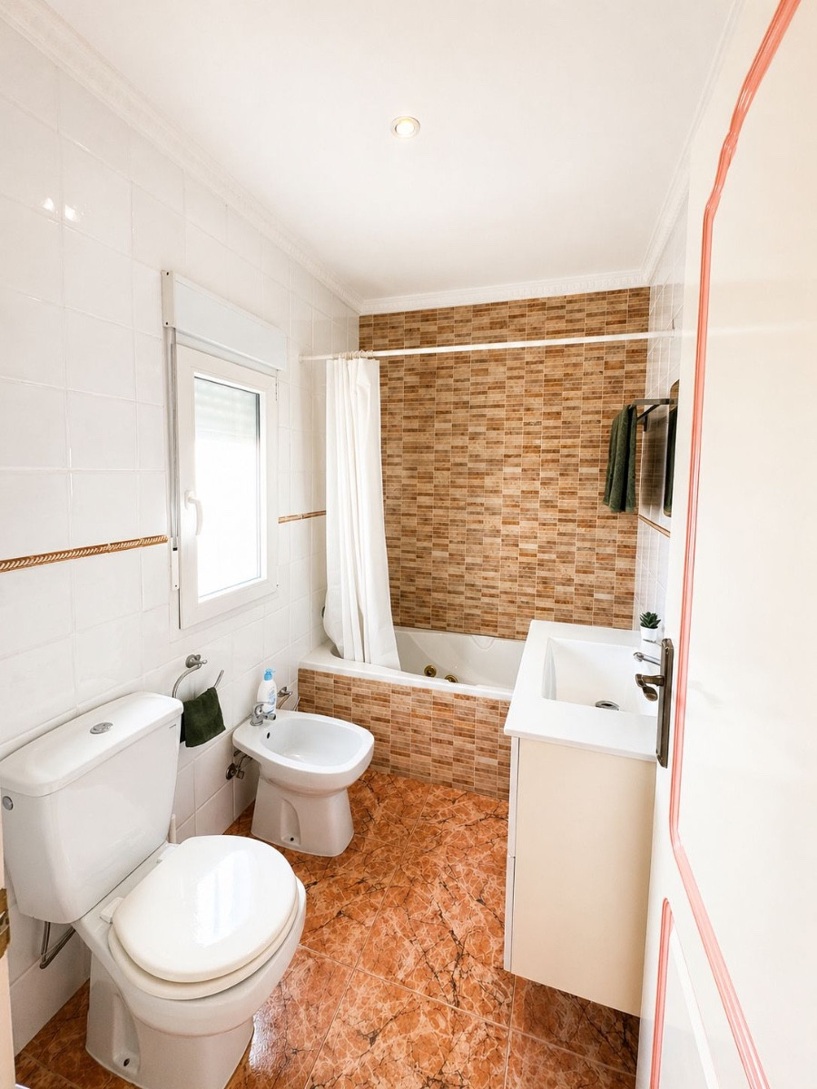 For sale - 3 Bedroom 2 Bathroom House - Detached Villa in Torrevieja - Torrevieja Centro  - Alicante