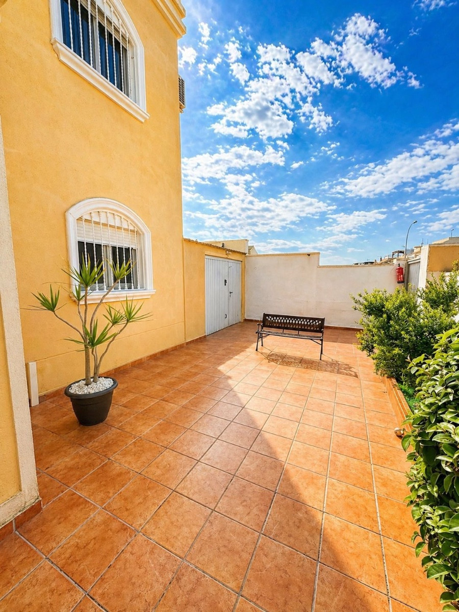 For sale - 3 Bedroom 2 Bathroom House - Detached Villa in Torrevieja - Torrevieja Centro  - Alicante