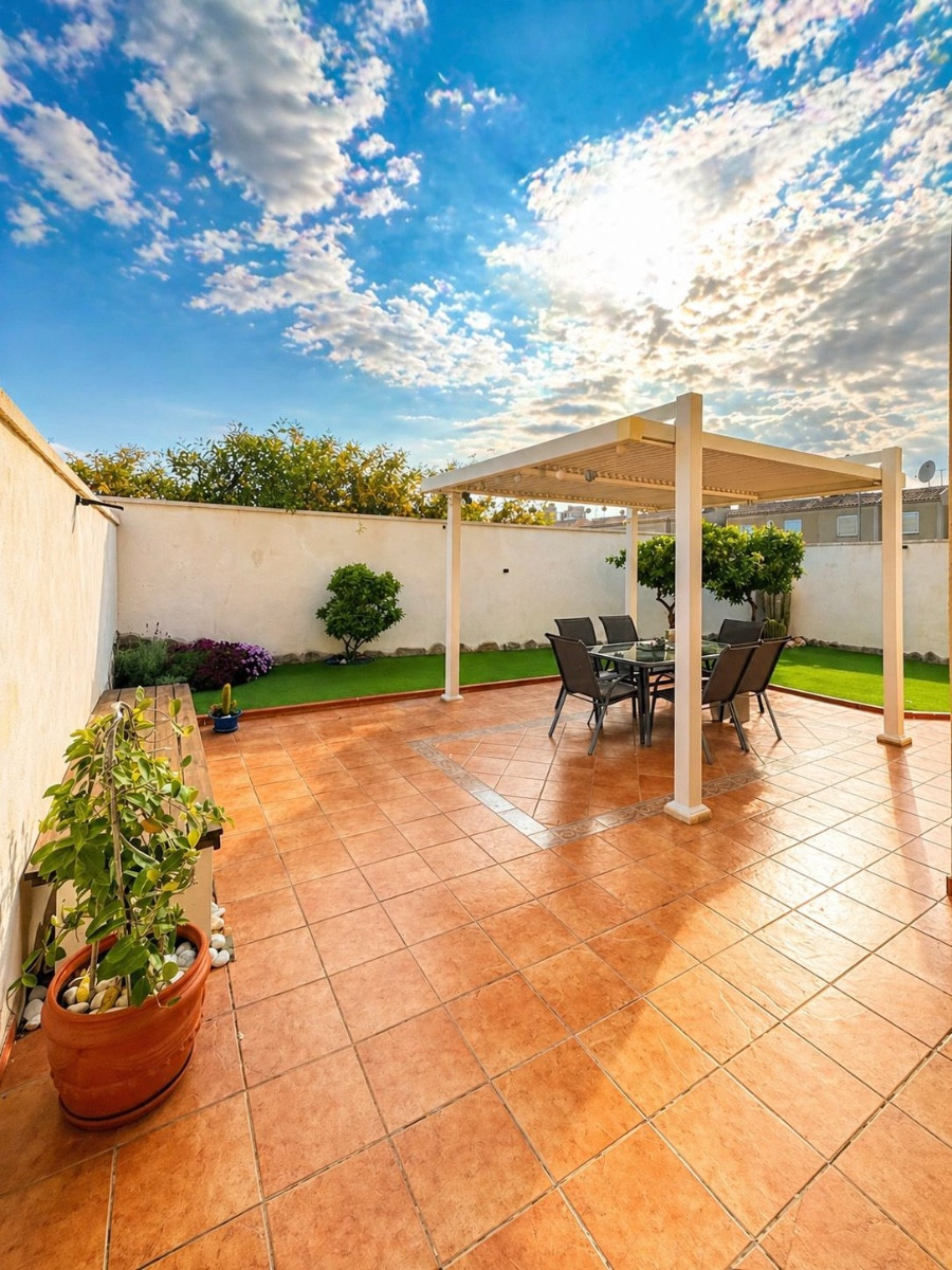 For sale - 3 Bedroom 2 Bathroom House - Detached Villa in Torrevieja - Torrevieja Centro  - Alicante