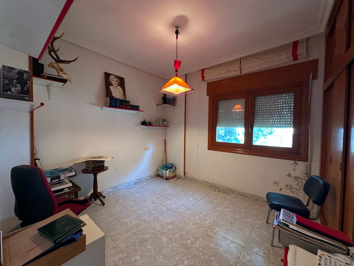 For sale - 8 Bedroom 4 Bathroom House - Detached Villa in Torrevieja - Torrevieja Centro  - Alicante