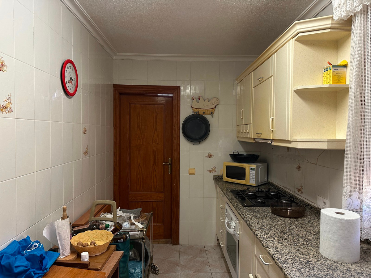 For sale - 8 Bedroom 4 Bathroom House - Detached Villa in Torrevieja - Torrevieja Centro  - Alicante