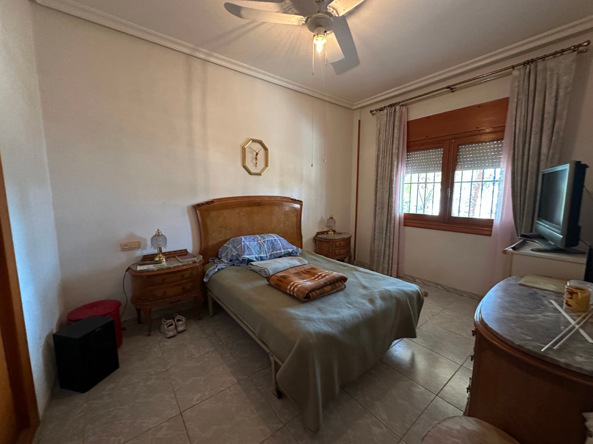 For sale - 8 Bedroom 4 Bathroom House - Detached Villa in Torrevieja - Torrevieja Centro  - Alicante