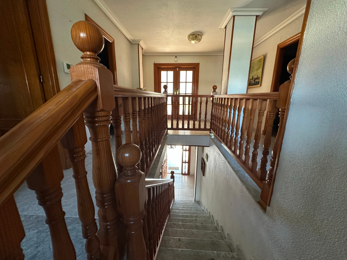 For sale - 8 Bedroom 4 Bathroom House - Detached Villa in Torrevieja - Torrevieja Centro  - Alicante