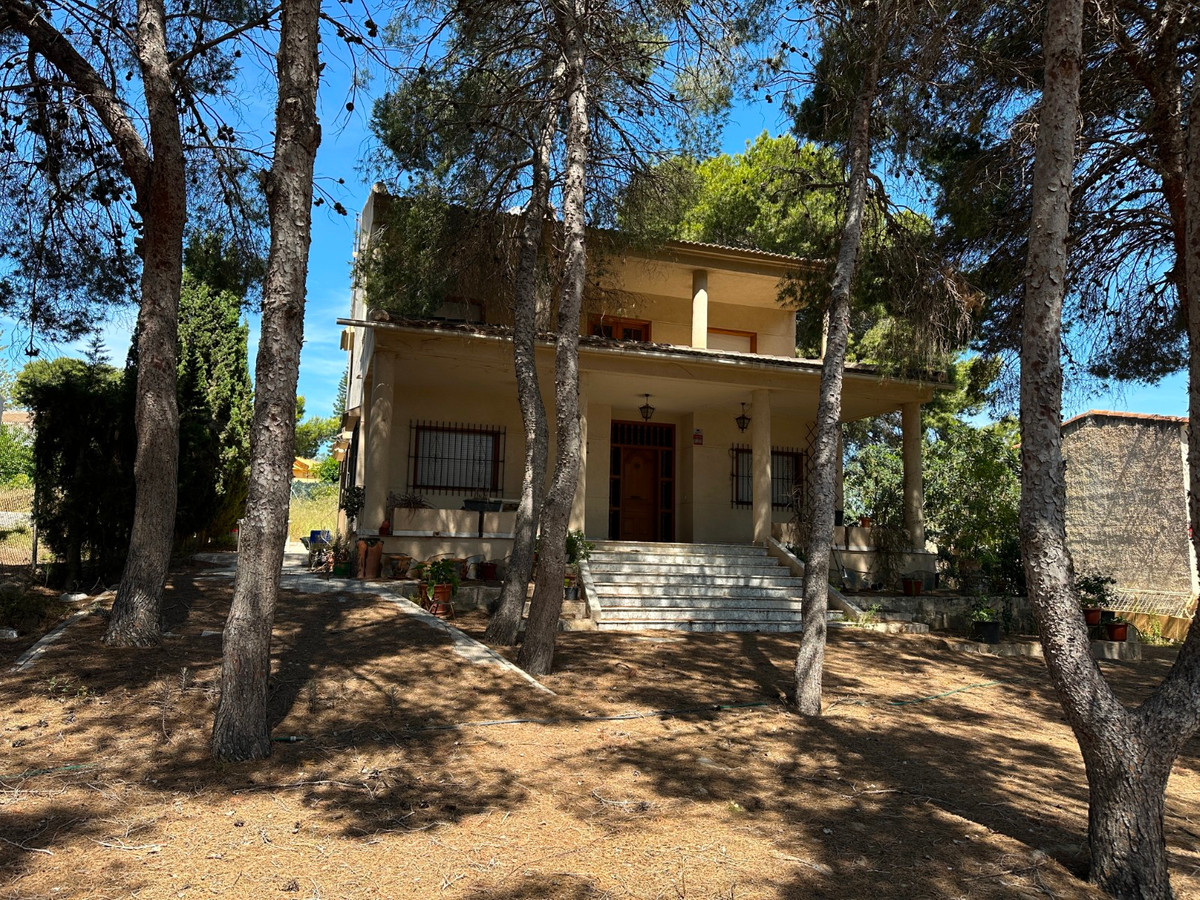 For sale - 8 Bedroom 4 Bathroom House - Detached Villa in Torrevieja - Torrevieja Centro  - Alicante