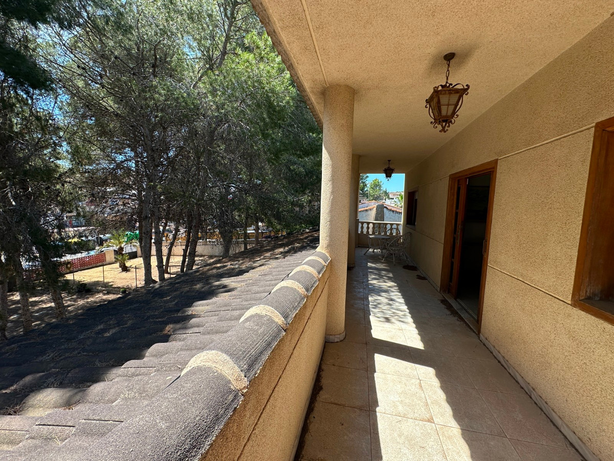 For sale - 8 Bedroom 4 Bathroom House - Detached Villa in Torrevieja - Torrevieja Centro  - Alicante