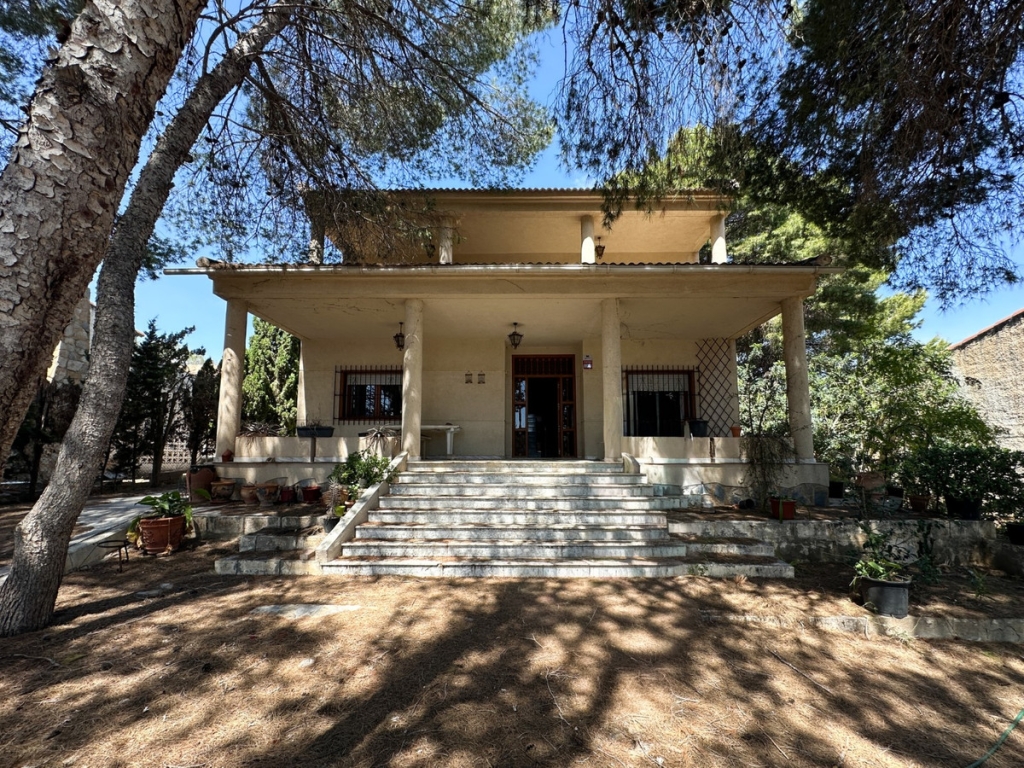 8 Bedroom 4 Bathroom House - Detached Villa in Torrevieja
