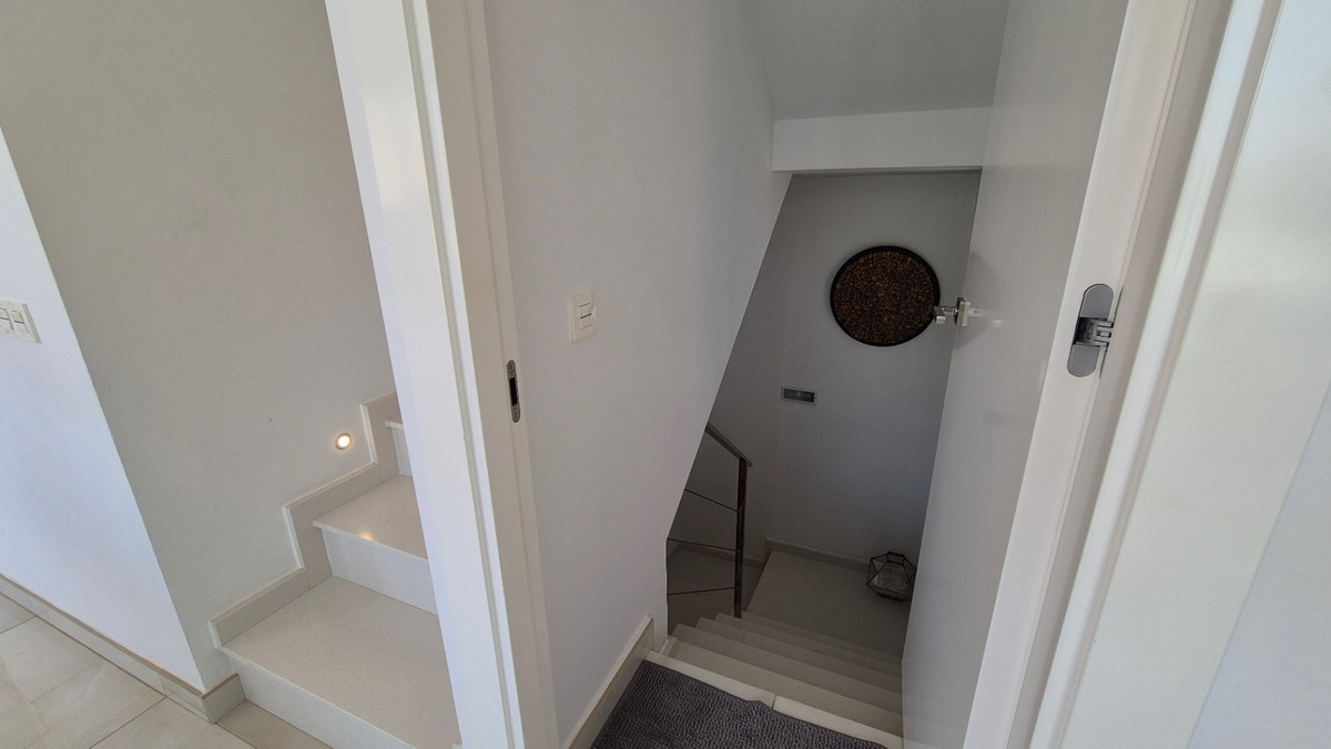 For sale - 4 Bedroom 4 Bathroom House - Detached Villa in Torrevieja - Torrevieja Centro  - Alicante