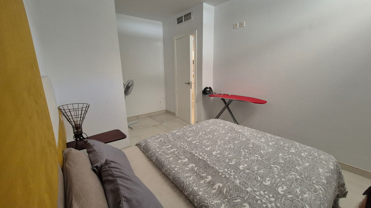 For sale - 4 Bedroom 4 Bathroom House - Detached Villa in Torrevieja - Torrevieja Centro  - Alicante