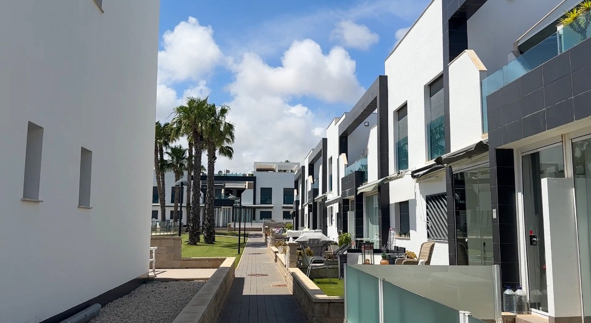 For sale - 2 Bedroom 2 Bathroom Penthouse in La Zenia - La Zenia  - Alicante