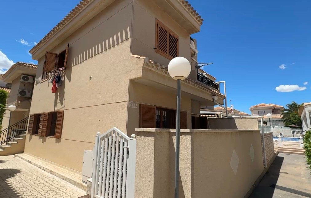 For sale - 2 Bedroom 1 Bathroom House - Bungalow in Orihuela - Playa Flamenca  - Alicante