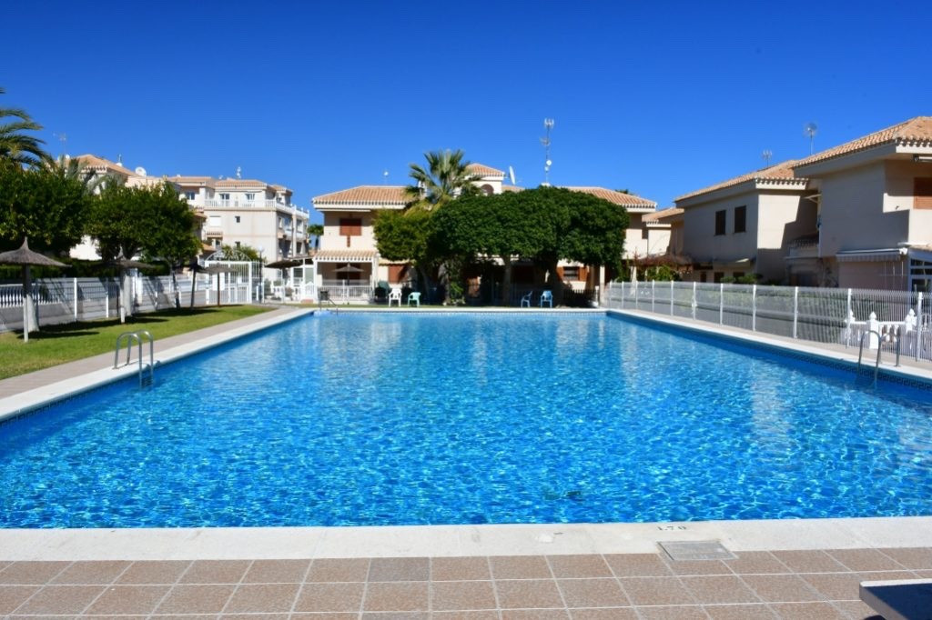 For sale - 2 Bedroom 1 Bathroom House - Bungalow in Orihuela - Playa Flamenca  - Alicante