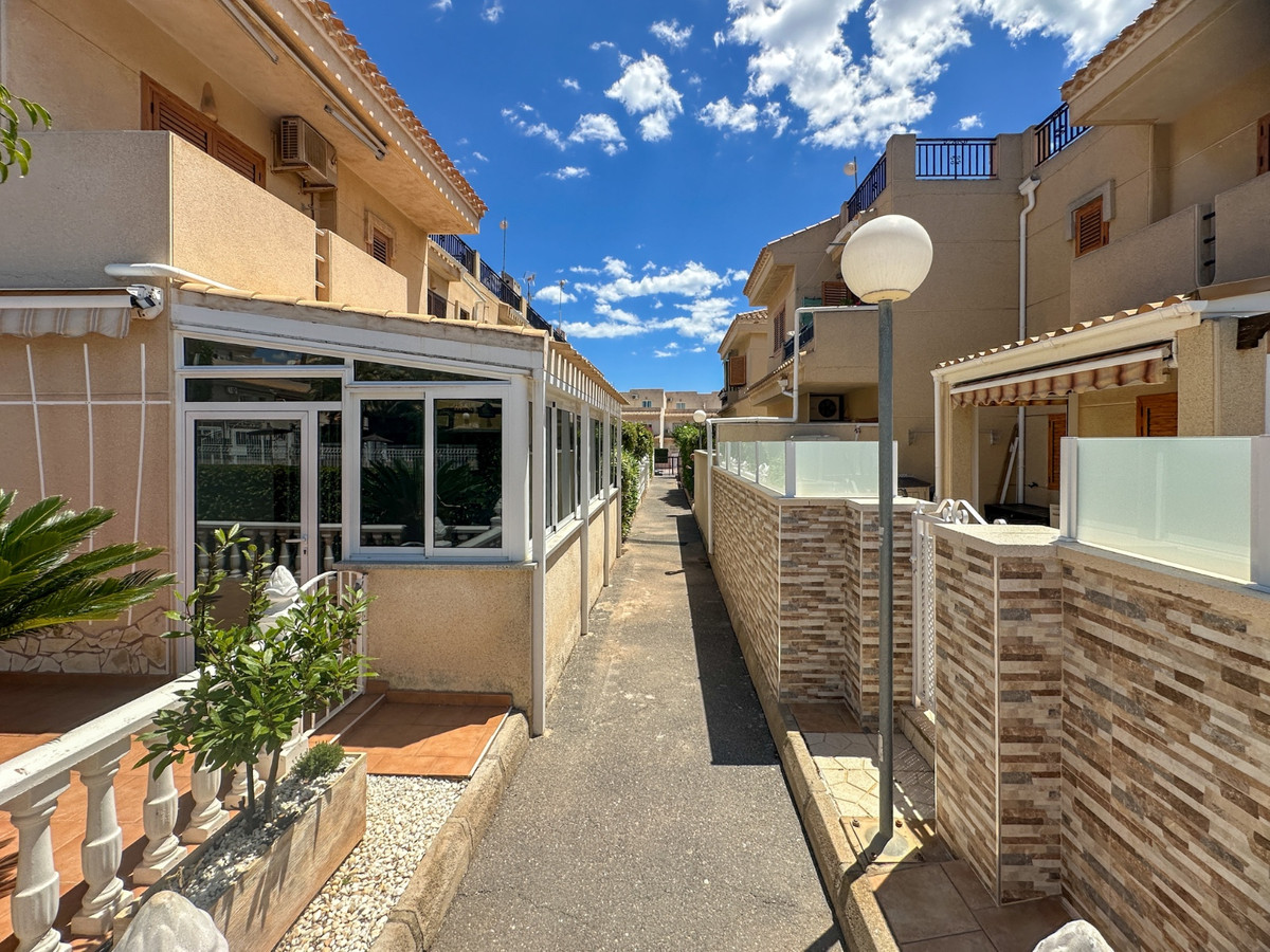 For sale - 2 Bedroom 1 Bathroom House - Bungalow in Orihuela - Playa Flamenca  - Alicante