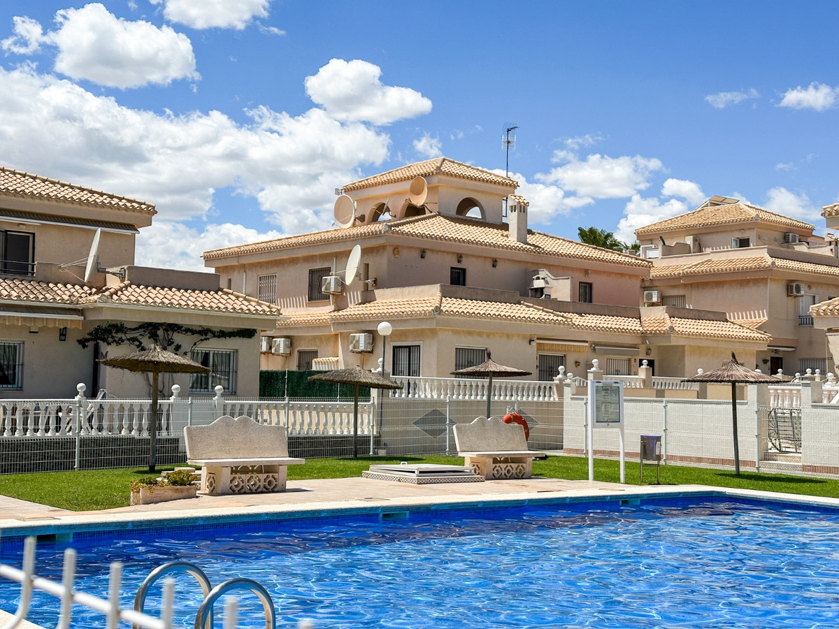 For sale - 2 Bedroom 1 Bathroom House - Bungalow in Orihuela - Playa Flamenca  - Alicante