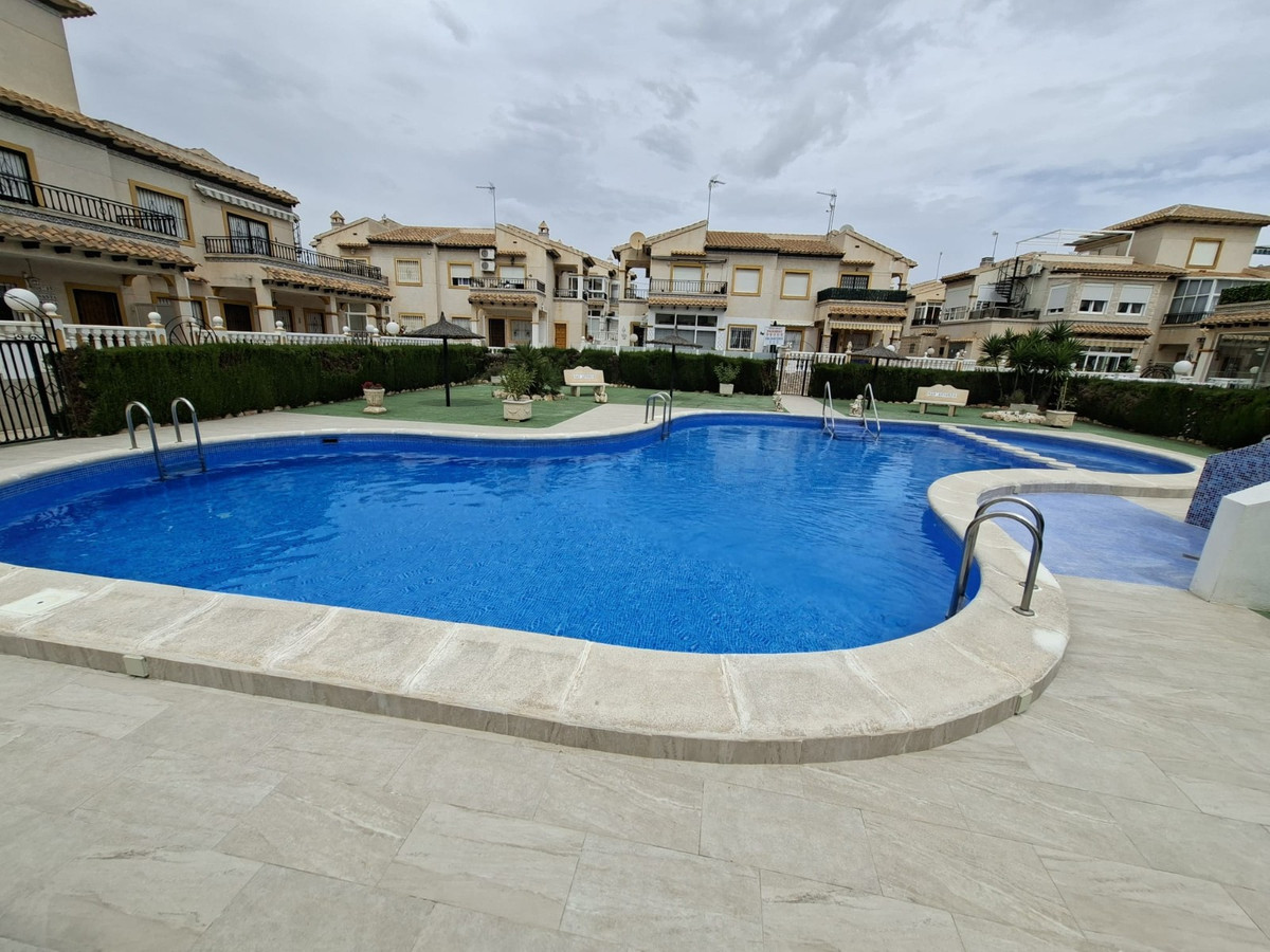 For sale - 2 Bedroom 1 Bathroom penthouse in Playa Flamenca  - Playa Flamenca  - Alicante