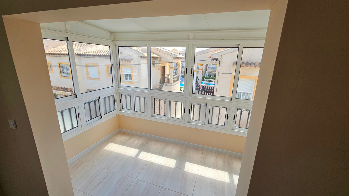 For sale - 2 Bedroom 1 Bathroom  - Top Floor Apartment in Playa Flamenca  - Playa Flamenca  - Alicante