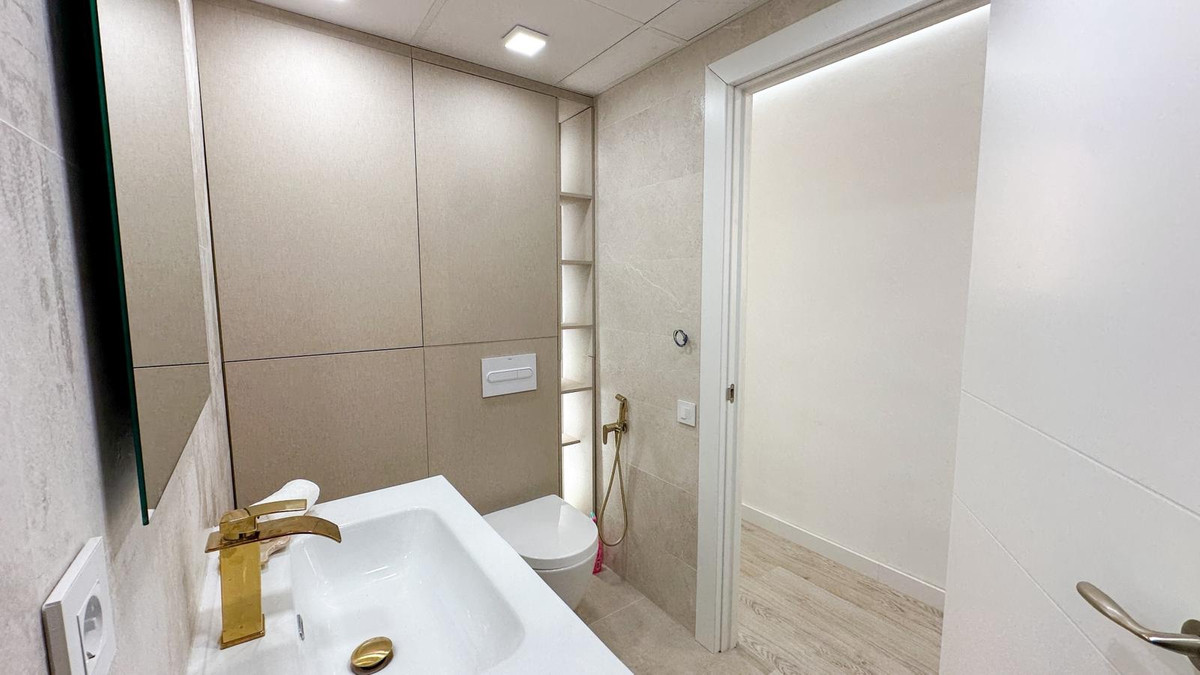 For sale - 2 Bedroom 2 Bathroom Apartment - Ground Floor Apartment in Torrevieja - Torrevieja Centro  - Alicante