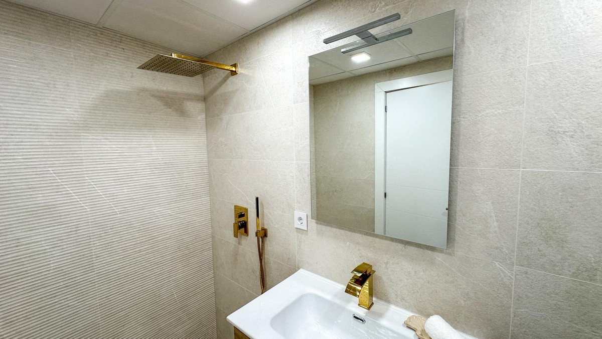 For sale - 2 Bedroom 2 Bathroom Apartment - Ground Floor Apartment in Torrevieja - Torrevieja Centro  - Alicante