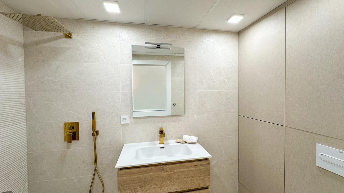 For sale - 2 Bedroom 2 Bathroom Apartment - Ground Floor Apartment in Torrevieja - Torrevieja Centro  - Alicante