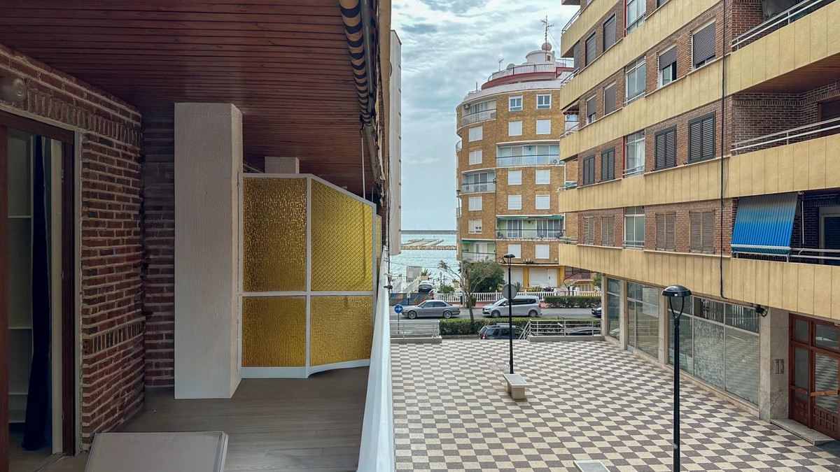 For sale - 2 Bedroom 2 Bathroom Apartment - Ground Floor Apartment in Torrevieja - Torrevieja Centro  - Alicante