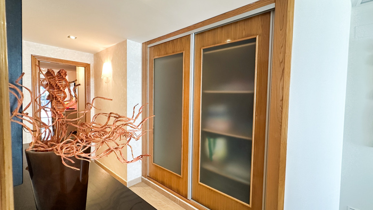 For sale - 4 Bedroom 3 Bathroom Apartment - Middle Floor Apartment in Torrevieja - Playa de los Locos  - Alicante