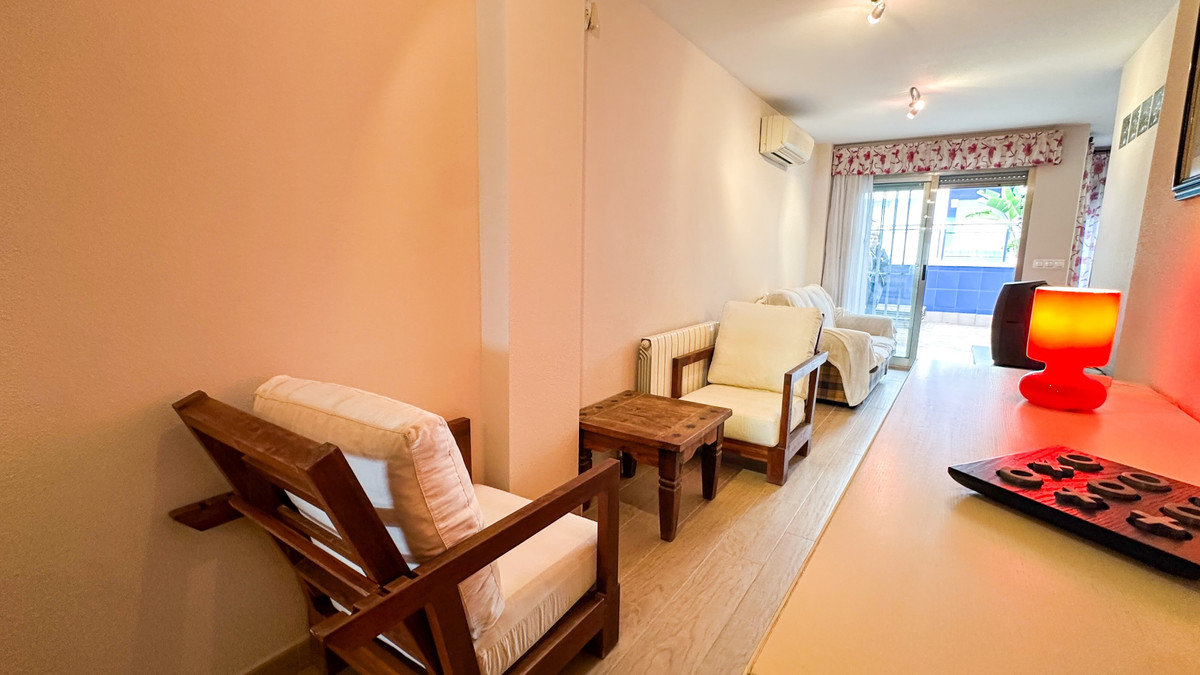 For sale - 4 Bedroom 3 Bathroom Apartment - Middle Floor Apartment in Torrevieja - Playa de los Locos  - Alicante